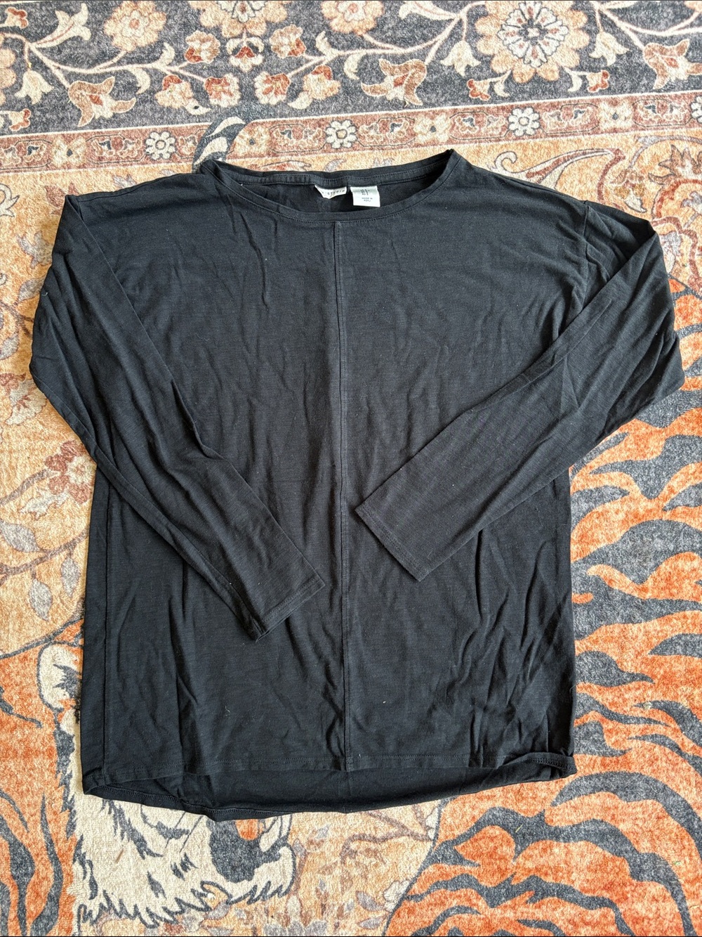 Max Studio Black Long-Sleeve Crewneck Top with Center Seam